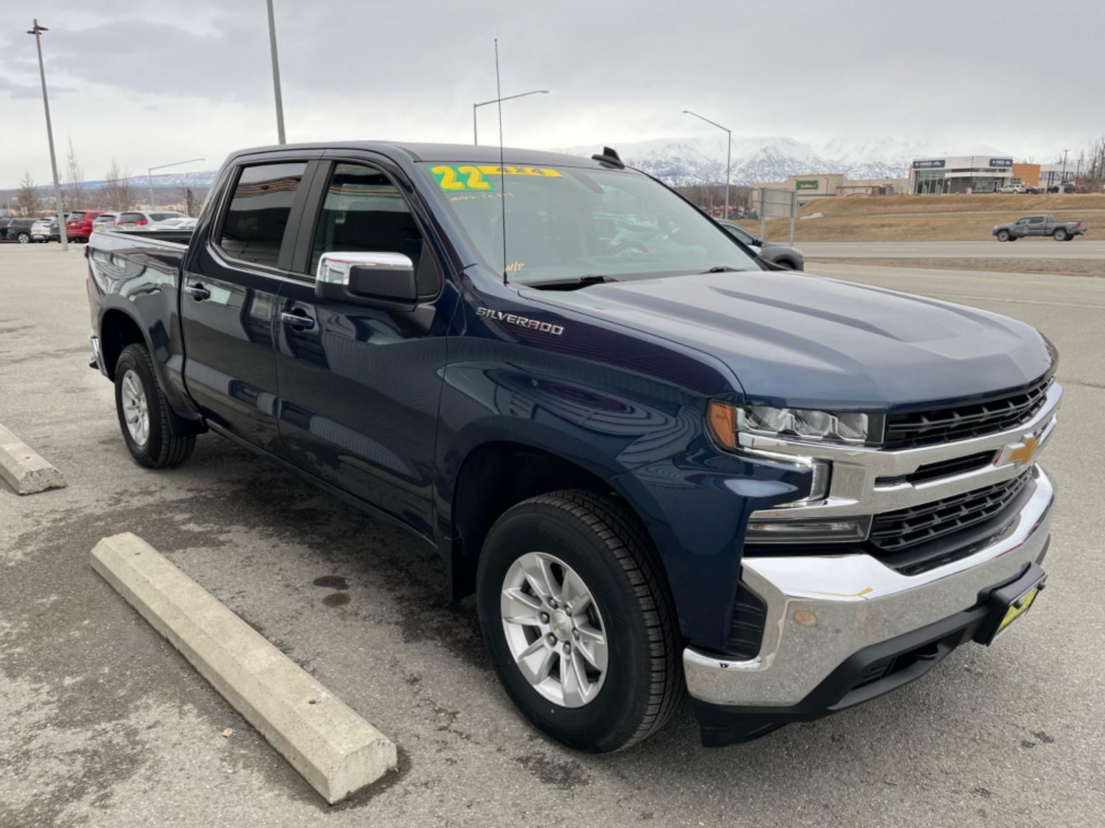 2022 BLUE /Black CHEVROLET SILVERADO 1500 LT (3GCUYDEDXNG) with an 5.3L engine, Automatic transmission, located at 1960 Industrial Drive, Wasilla, 99654, (907) 274-2277, 61.573475, -149.400146 - Photo #6